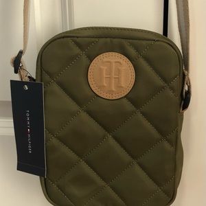 Tommy Hilfiger Harper II Mini Reporter Smooth Quilted Nylon Green Bag NWT